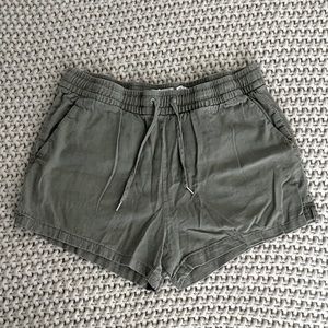H&M Army Green Shorts | Size: 4